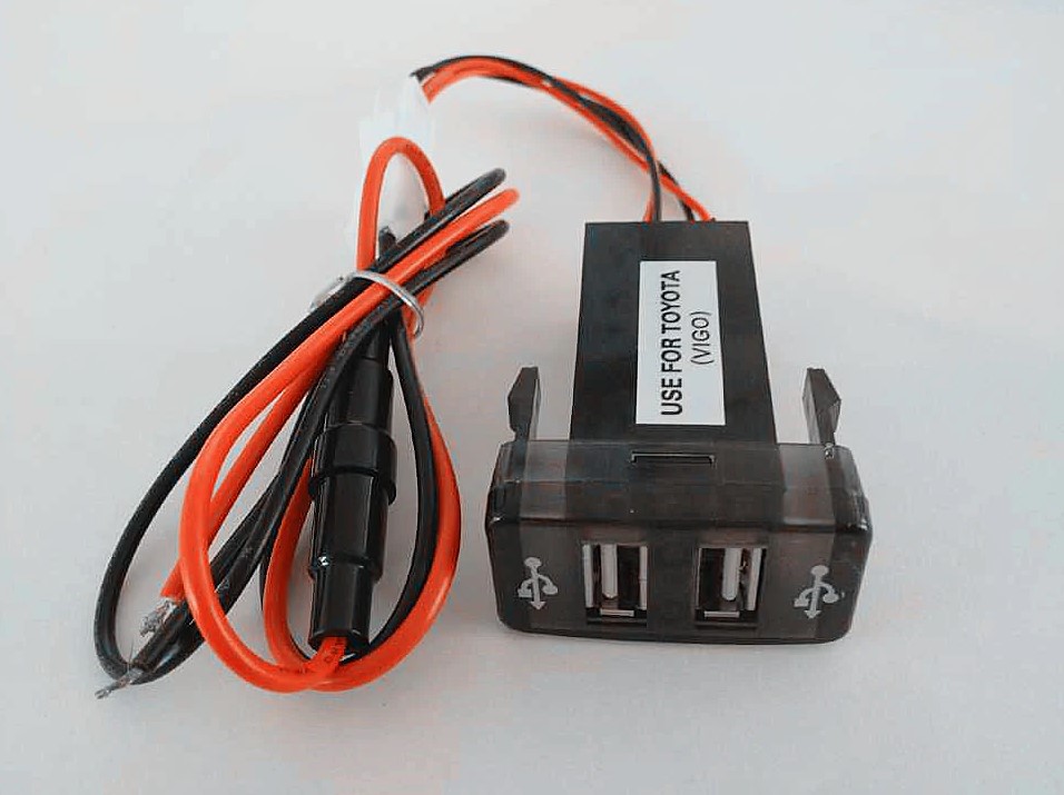 Lumeno Dubbele USB Oplader Toyota Hilux Vigo